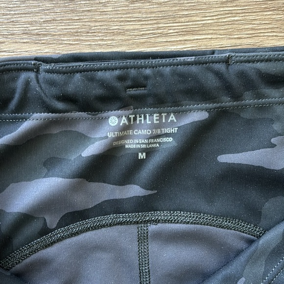 Athleta Ultimate Camo 7/8 leggings. Size M. - Picture 3 of 10